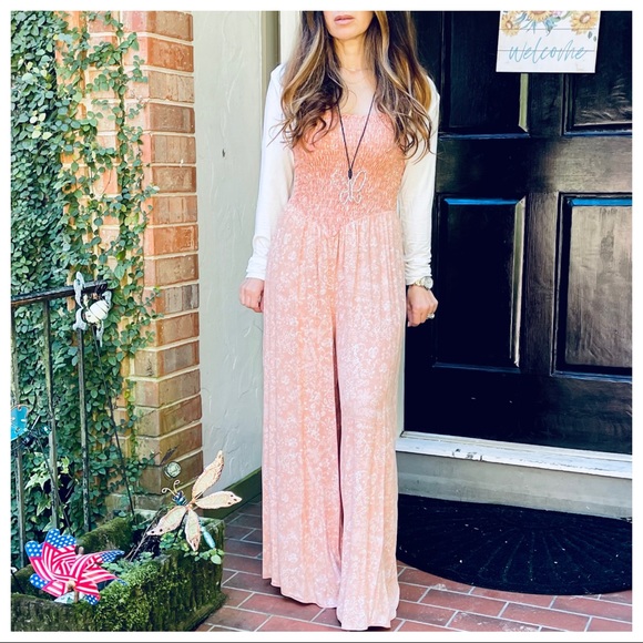 It’s all about this fabulous wide leg jumpsuit - Picture 9 of 11